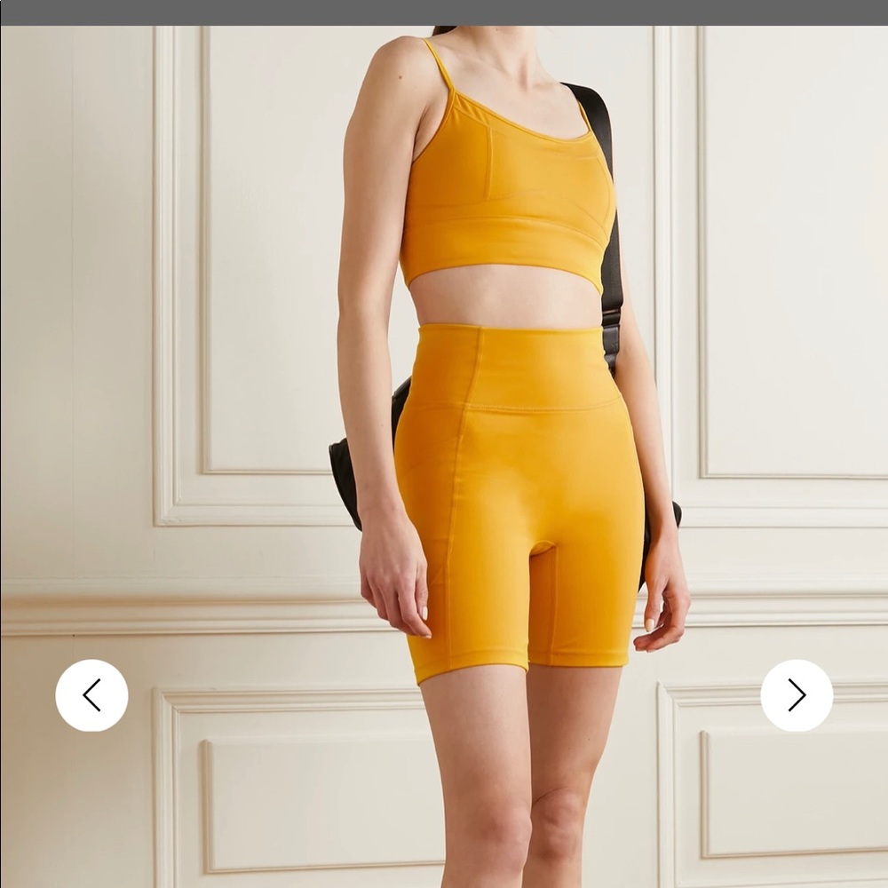 Le Ore sports bra and bike shorts set
